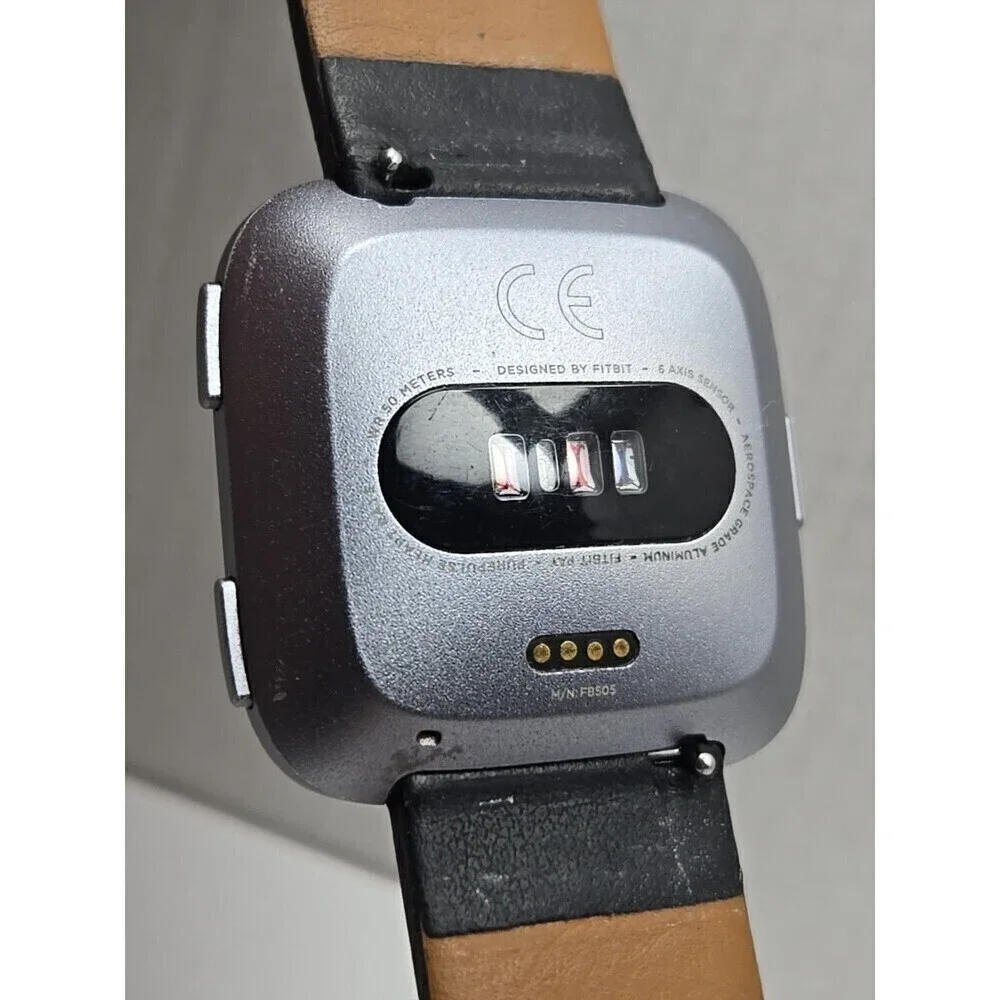 Fitbit Versa FB505 Special Edition Silver Smartwatch Activity Tracker No Charger